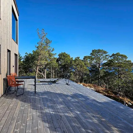 Large Modern With A Spectacular View! *