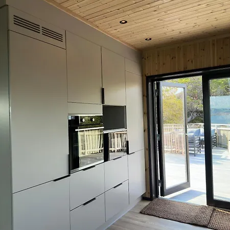 Willa Large Modern With A Spectacular View!