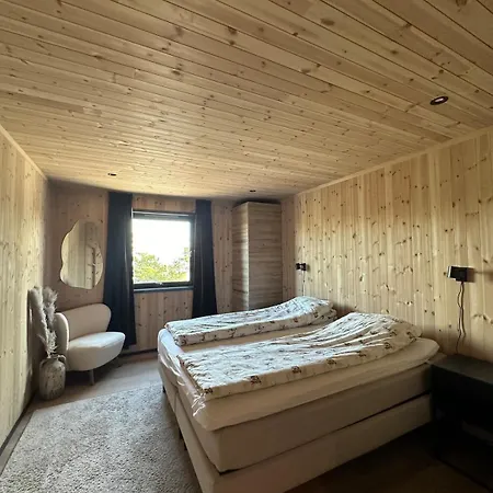 Large Modern With A Spectacular View! *