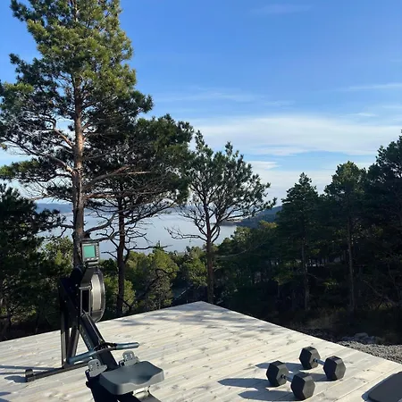 Large Modern With A Spectacular View!