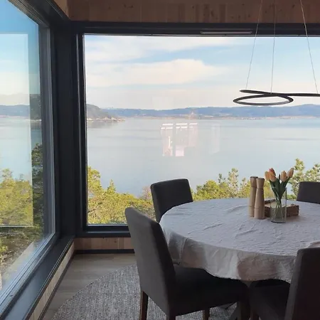 Large Modern With A Spectacular View! 别墅