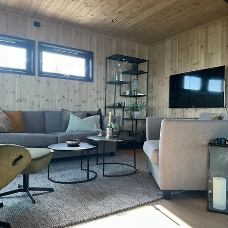 Willa Large Modern With A Spectacular View!