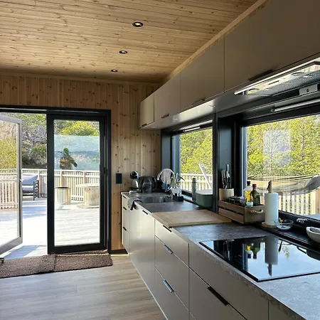 Large Modern With A Spectacular View! Villa