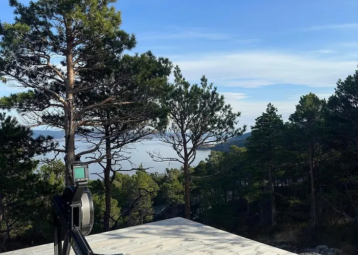 Large Modern With A Spectacular View!