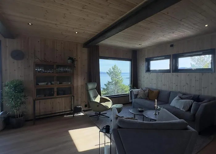 Large Modern With A Spectacular View!
