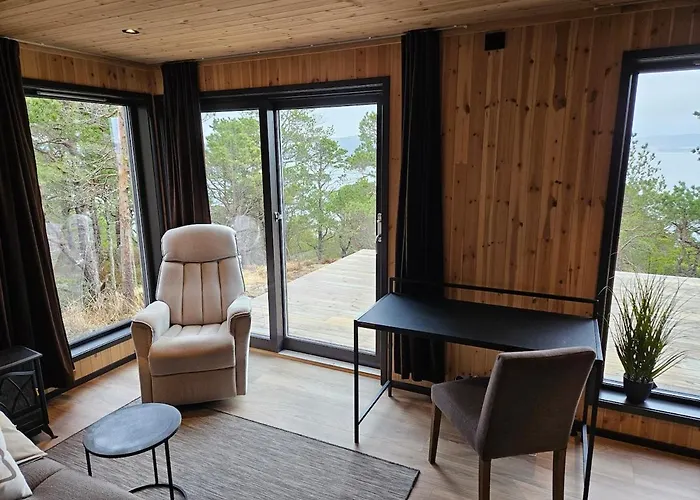 Large Modern With A Spectacular View! *